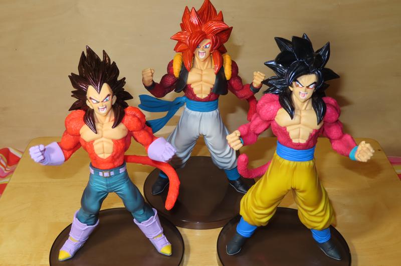 Action Figure Goku Super Saiyajin 4 Special - 30116