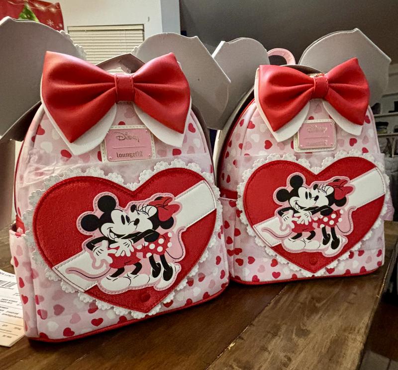Loungefly Disney Mickey & Minnie Valentine display picture 1