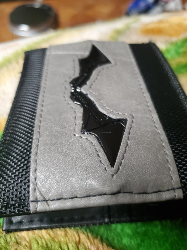 Buckle-Down DC Comics Batman Signal Bat Monogram Distressed Men's Vegan  Leather Bifold Wallet
