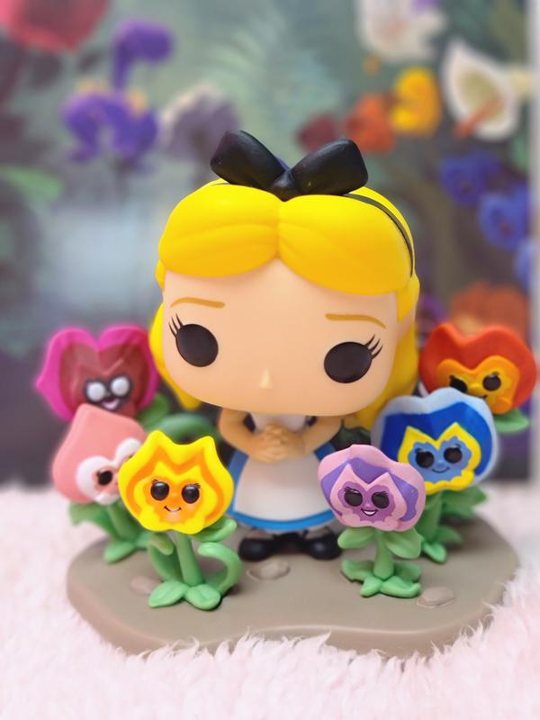 Funko Pop! Deluxe: Alice in Wonderland 70th - Alice with Flowers