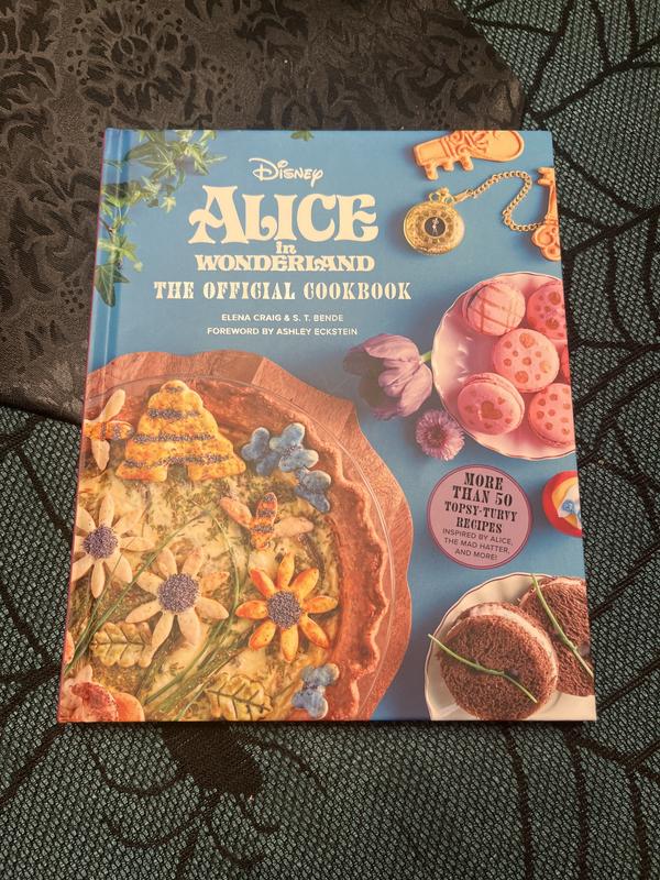 Alice in Wonderland: Gift Set Edition Cookbook and Apron – Insight Editions