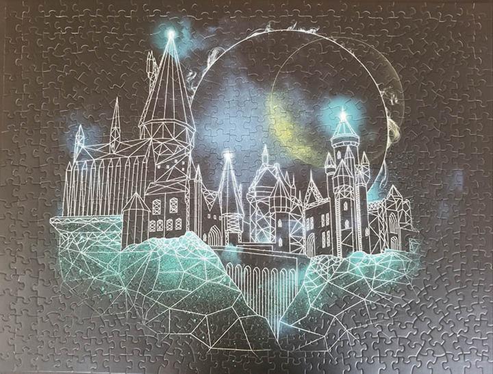 This Harry Potter Hogwarts Puzzle Glows In The Dark