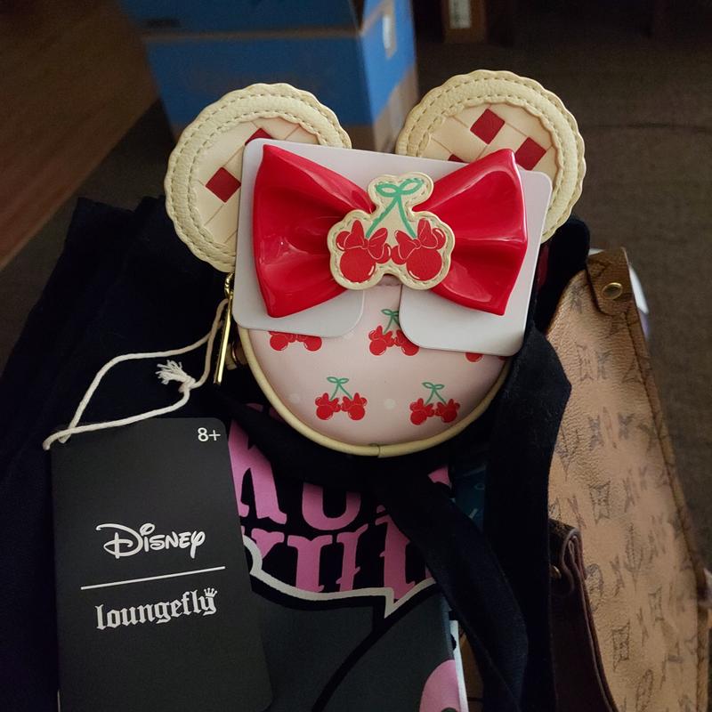 Loungefly Disney Minnie Mouse Cherry Pie Ears - BoxLunch
Exclusive Loungefly Disney Minnie Mouse Cherry Pie Ears Figural Coin  main image 3