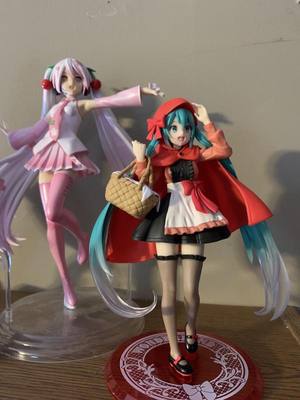 Figurine Hatsune Miku – Little Red Riding Hood – 18cm – Taito – NEUVE
