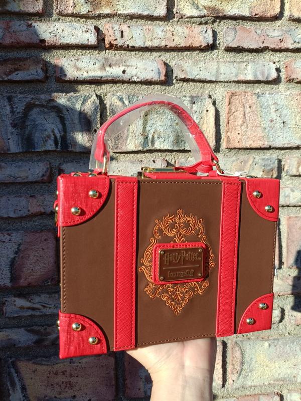Loungefly ハリーポッター Trunk Case クロスボディバッグ Harry Potter Hogwarts Express Luggage Trunk Crossbody Bag