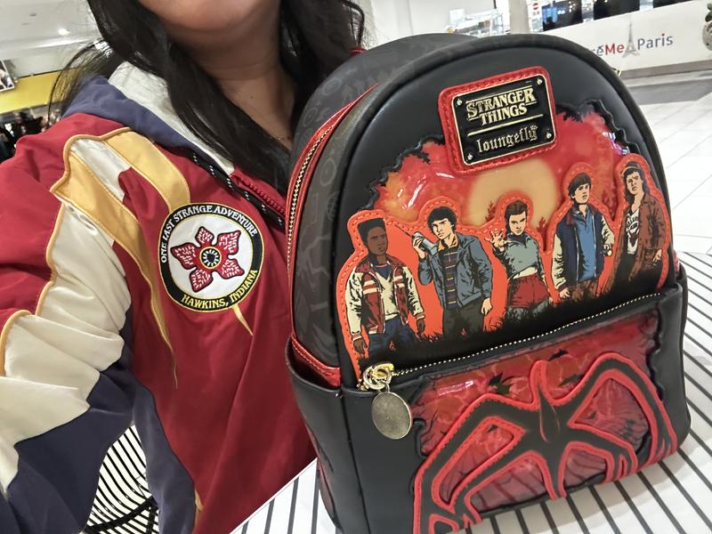 Loungefly Stranger Things Group Portrait Light-Up Mini  display picture 1