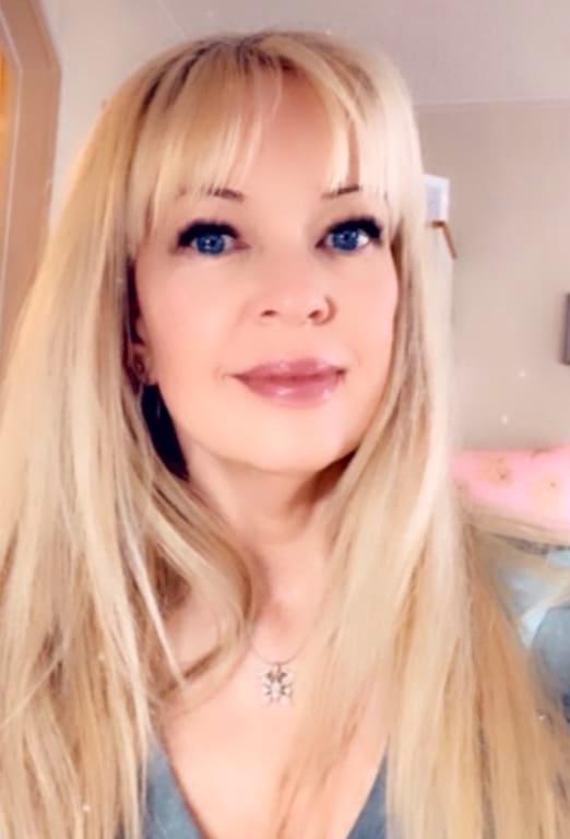 I'm wearing "Hippy Shake,". A beautiful pink with bluish undertones