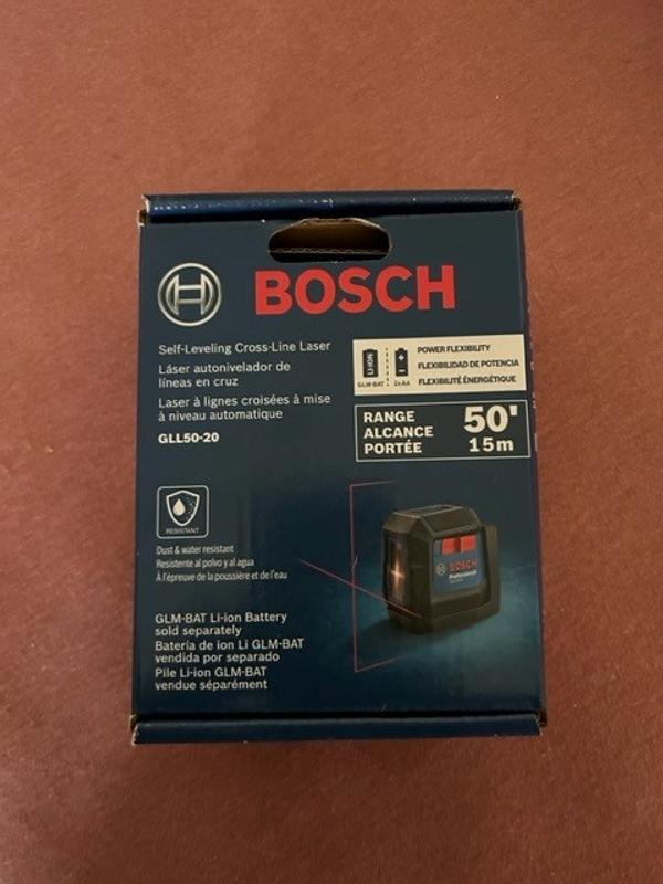 BOSCH GLL50-20 Cross Line Laser, Self Leveling, 50ft Range and Magnetic  Laser Mount