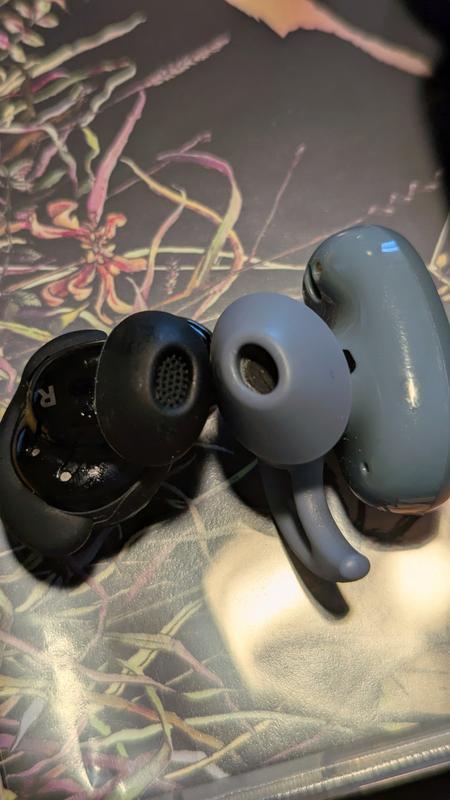 2nd Gen (left) ear tips vs. 1st Gen ear tips (right)