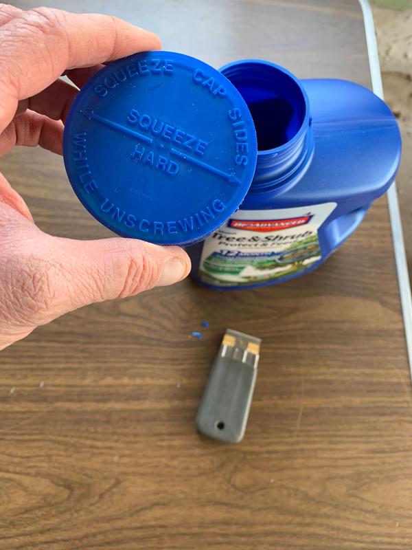 Gorilla strength needed to squeeze top hard enough to remove this top