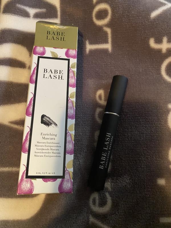 Customer photo for "Love this mascara and the"