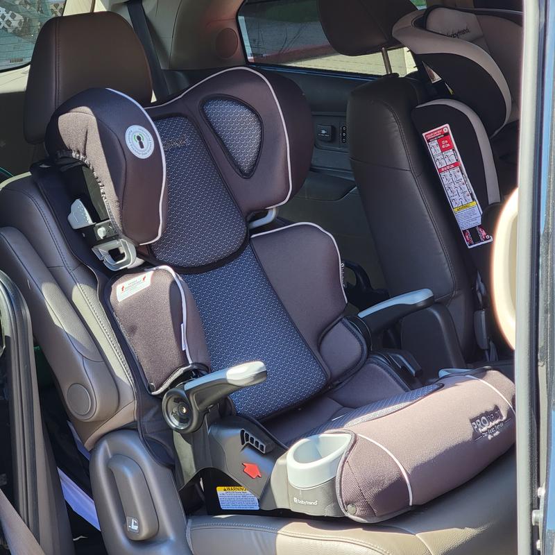 Foldable rear clearance facing car seat