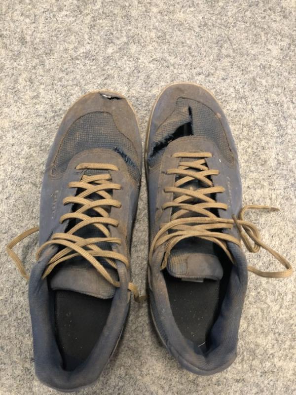 Chaussures De Vélo Giro Rumble VR - Taille 9.5 US (43 EU) - Bleu Marine Vibram - Occasion