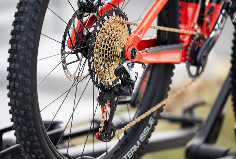thumbnail image 2 of SRAM XX1 Eagle 12-Speed Chain 126 Links - Gold With PowerLock 2 of 2