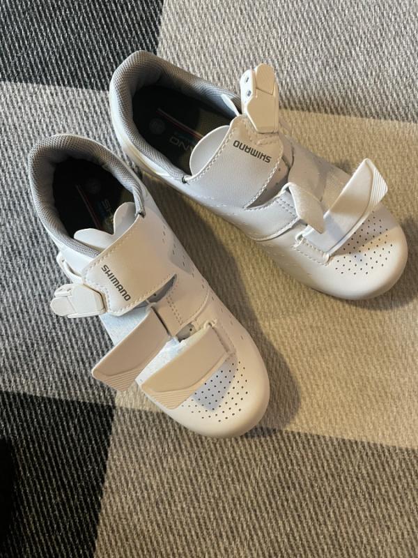 mephisto flower sandals