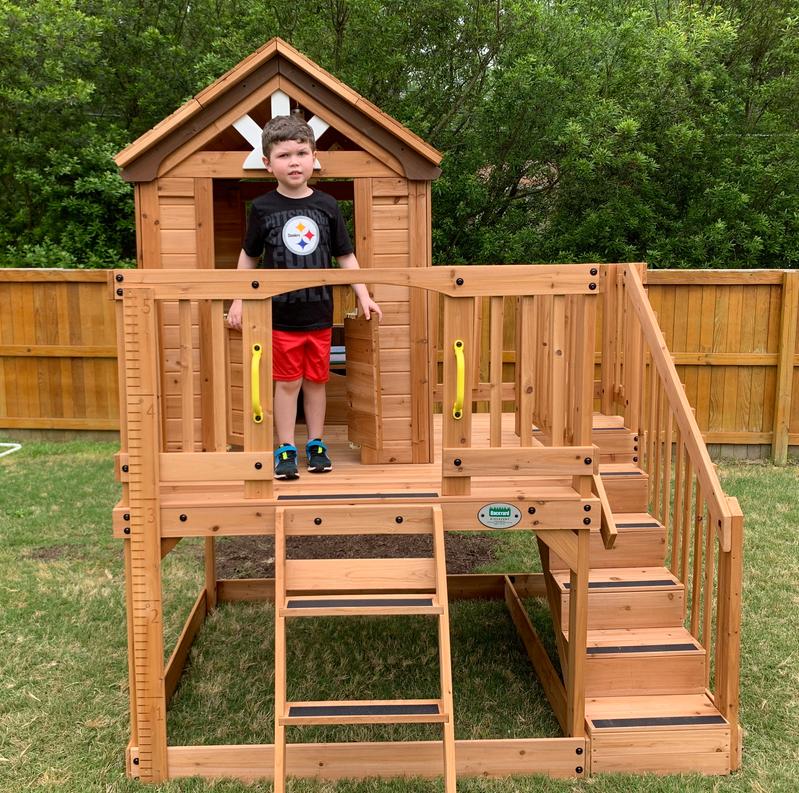 Backyard discovery scenic store heights all cedar playhouse