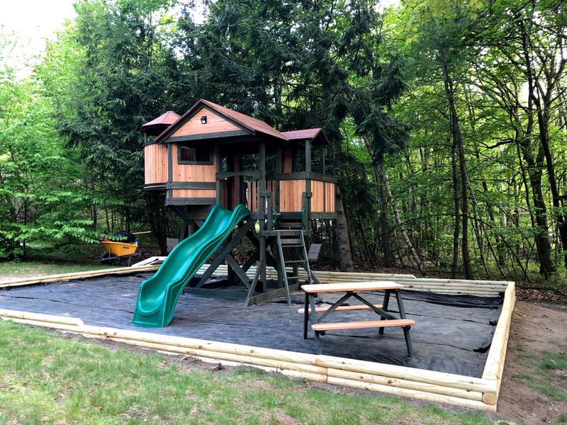 Eagles store nest playset