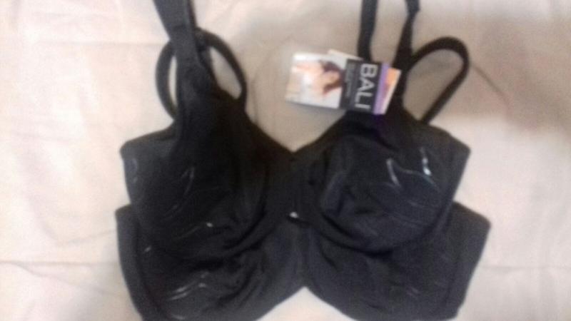 comparison of minimzer (bottom bra) with seamless underwire bra (top bra) both 34DD