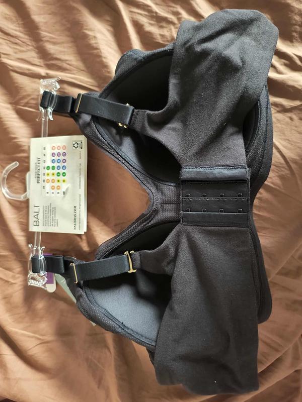 I love the molded cups and 3 hook closure