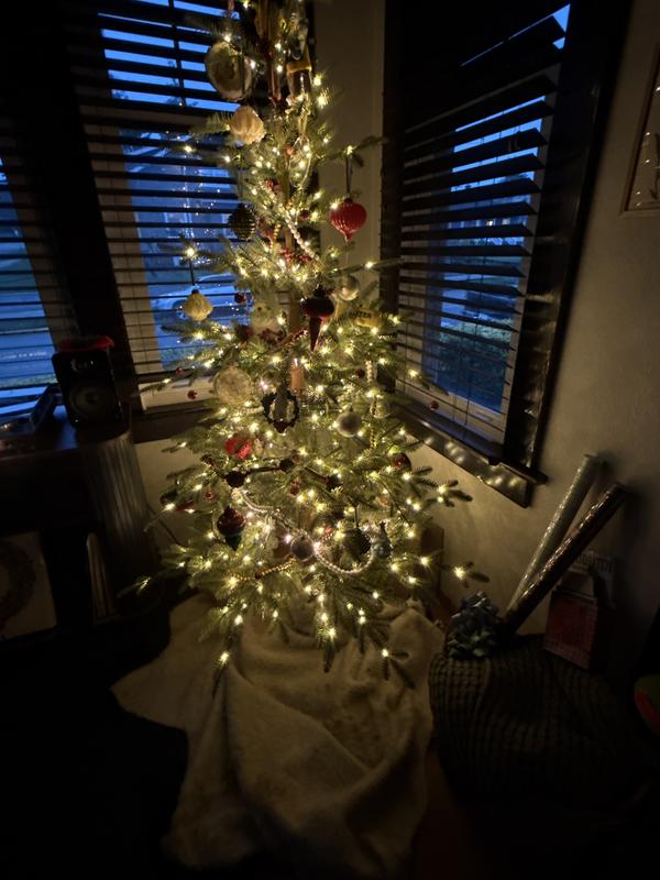 here you can see the bottom right is a lot more dim due to random flickering