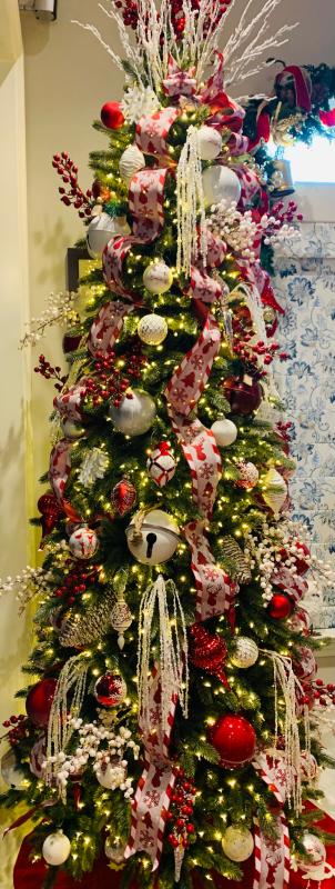 9ft Narrow Vermont Spruce with Nordic Frost ornaments