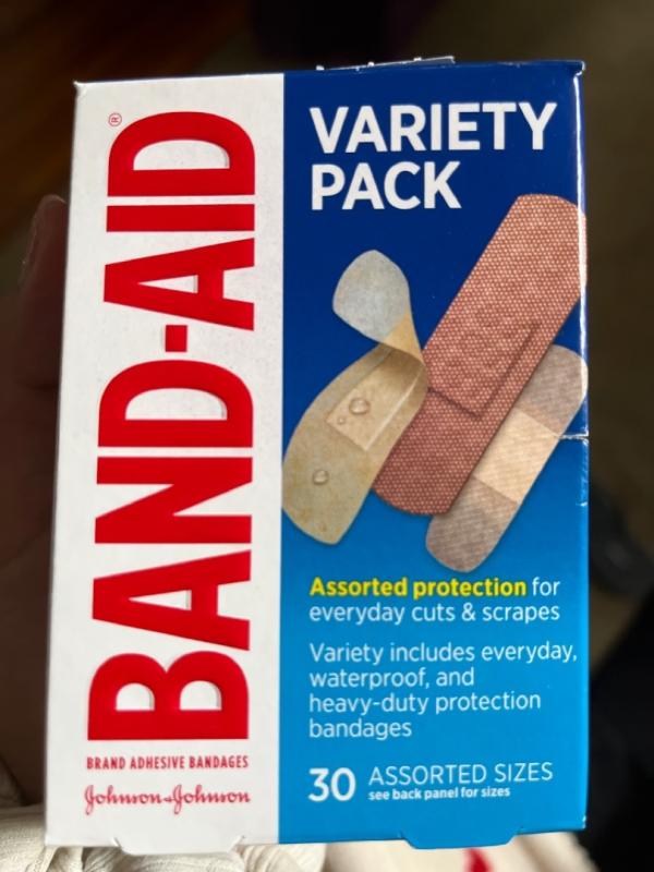 Band-Aid Brand Water Block Waterproof Tough Adhesive Bandages for First Aid  Wound Care, Durable Waterproof Bandages to Protect Minor Cuts, Burns &  Scrapes, Quilt-Aid Pad, One Size, 20 Ct, Bandages