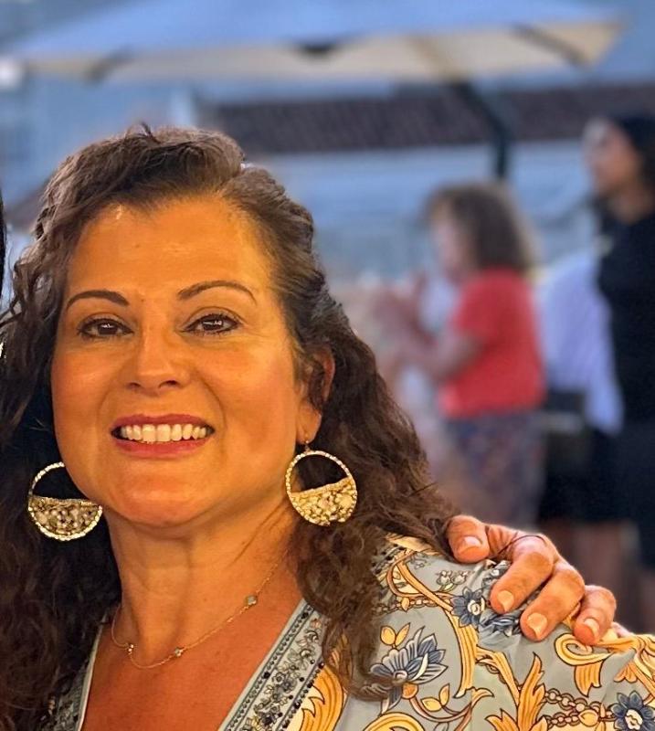 Love the dewy look & I get tons of it on my skin.