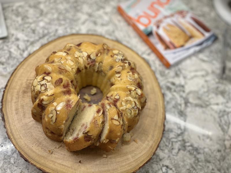 Williams Sonoma Brian Hart Hoffman: The Bundt Collection Cookbook + Pan