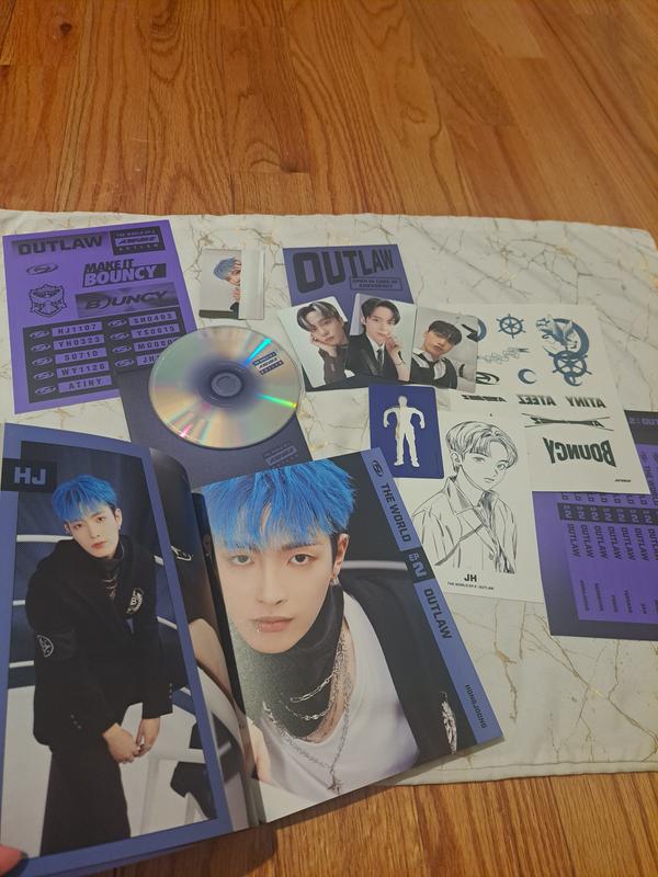 The WORLD EP.2: OUTLAW [Z Ver.] [B&N Exclusive] by Ateez