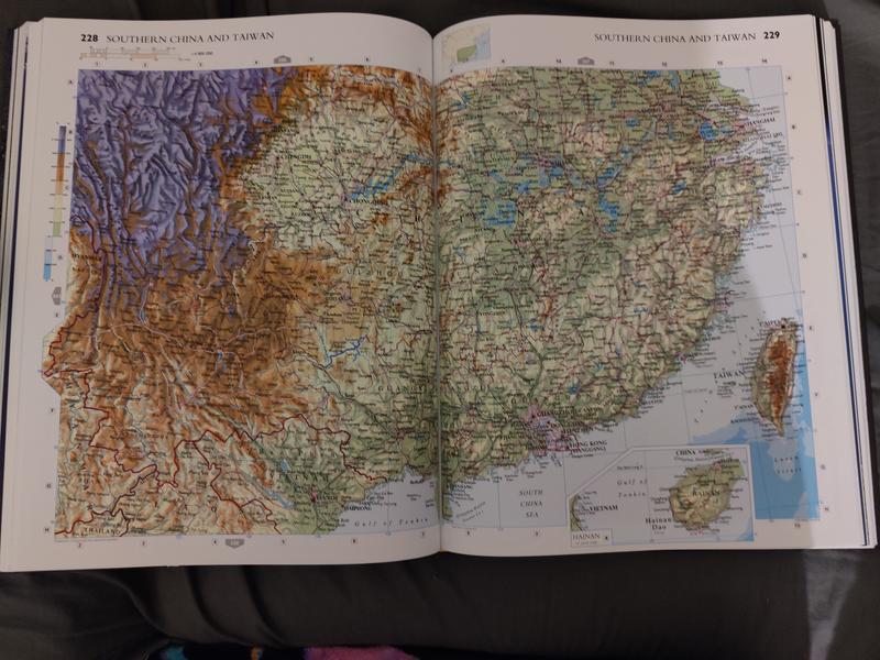 Atlas of the World: Thirtieth Edition by Oxford University Press