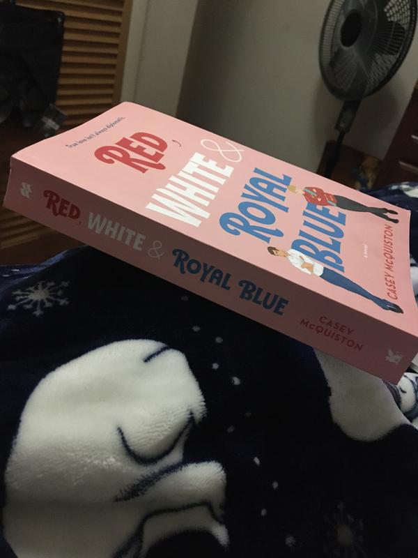  Red, White & Royal Blue: A Novel: 9781250316776