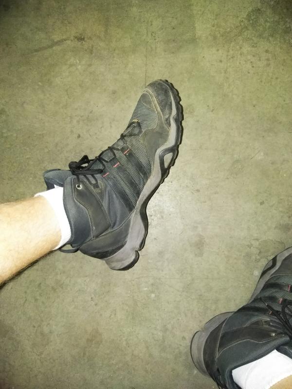 adidas outdoor terrex ax2r mid gtx men's waterproof hiking boots