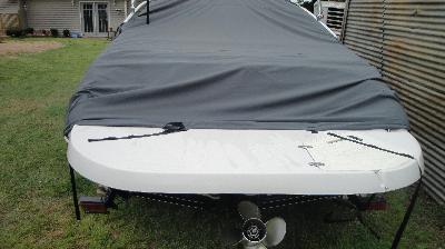 Bass Pro Shops Westland Exact Fit Boat Cover - Tahoe Boats - 2004-2005 Q4 Fish & Ski I/O - Arctic Silver