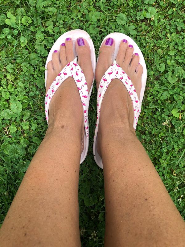 crocs flamingo flip flops