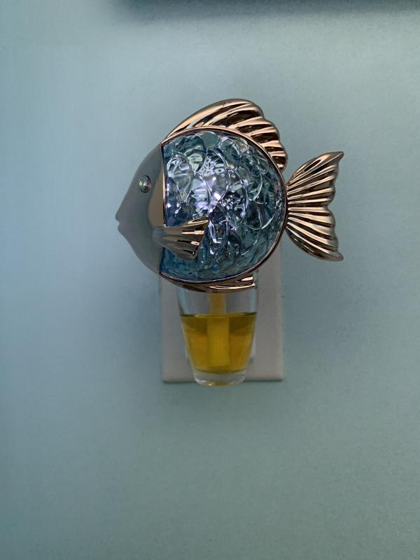 1X Bath & Body Works Metallic Fish Trio Nightlight Wallflower Fragrance Plug In 