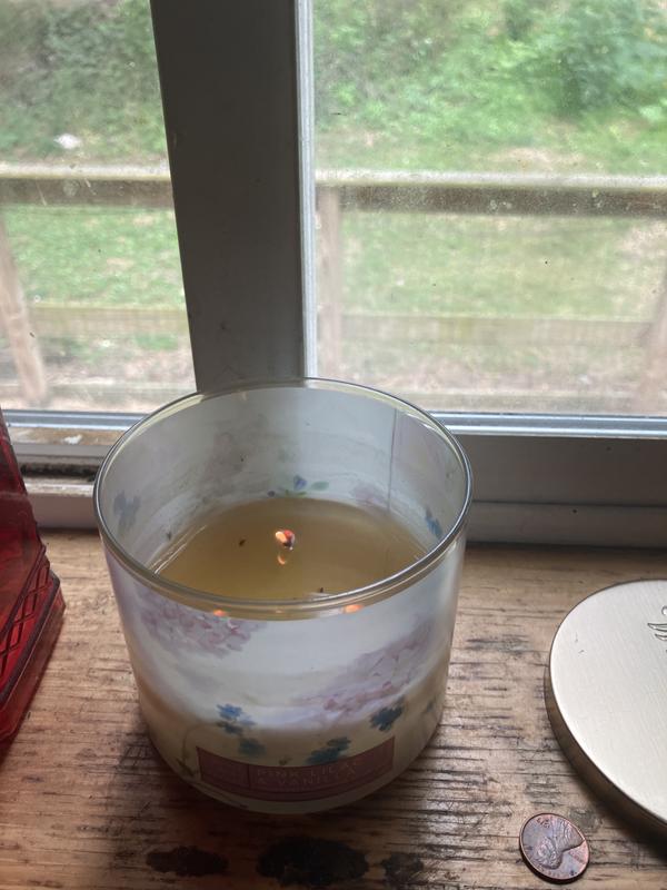  Best MOM Ever: Pink Lilac & Vanilla 3-Wick Candle 14.5 oz / 411  g [Made with Natural Essential Oil] : Health & Household