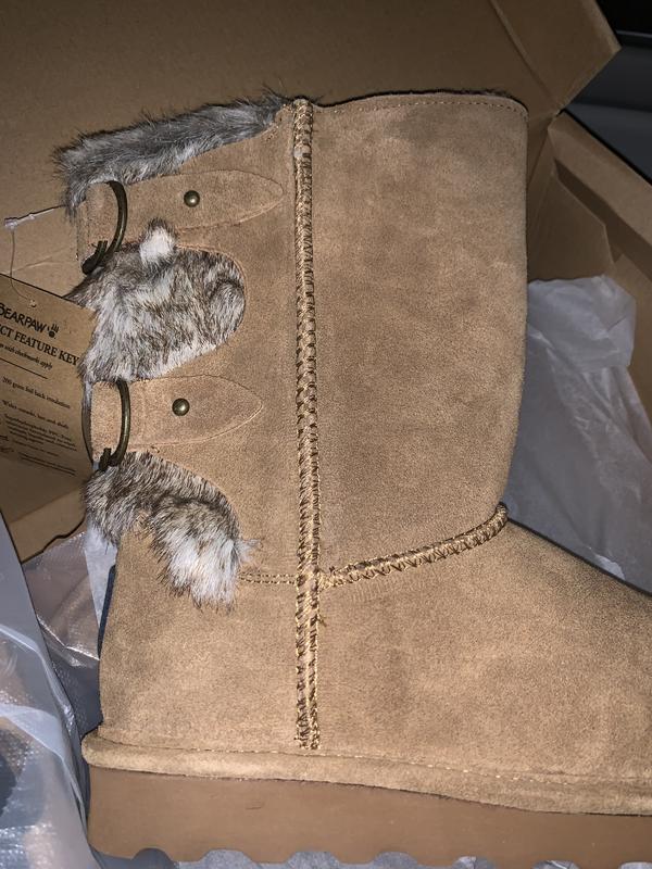 A closer look at the bear paw boots as seen on the @louisvuitton