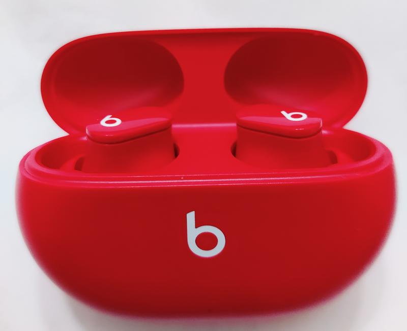 Beats studio shops buds red˚ ༘♡ ⋆。˚