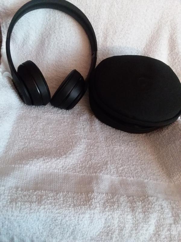 Headphones and carrying case