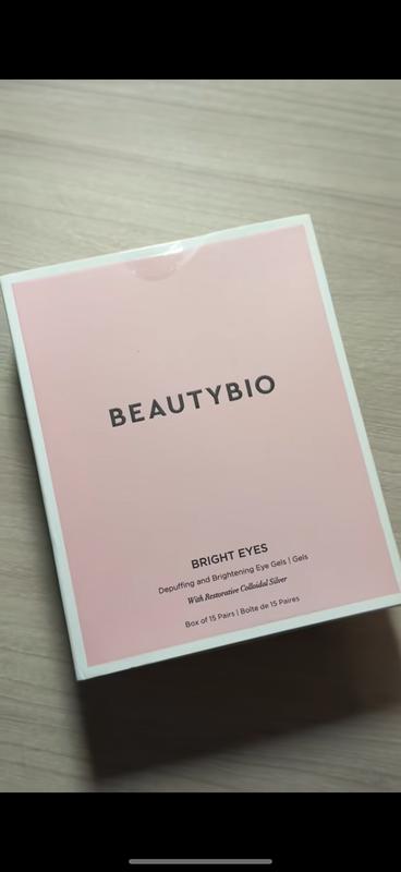 Customer photo for "such a great eye gel"