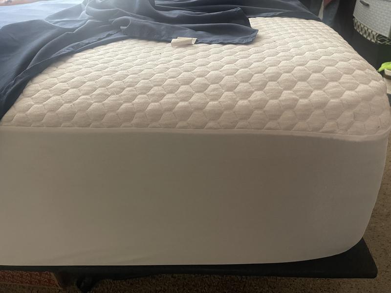 I also really love how thick the mattress is, gives lots of comfort