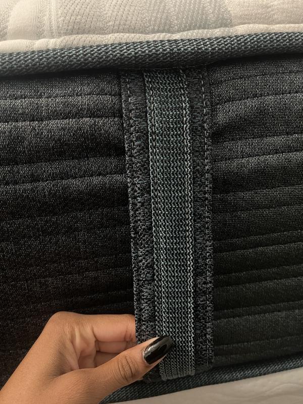 Side strap for easy moving! This is a lifesaver for me since I'm usually moving my mattress by myself.