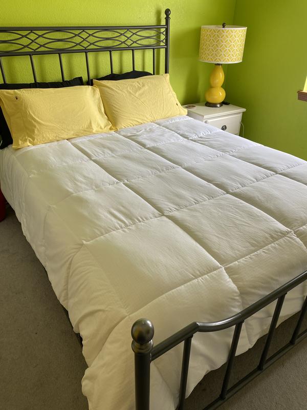 Simply Essential™ Microfiber Down Alternative Full/Queen Comforter in