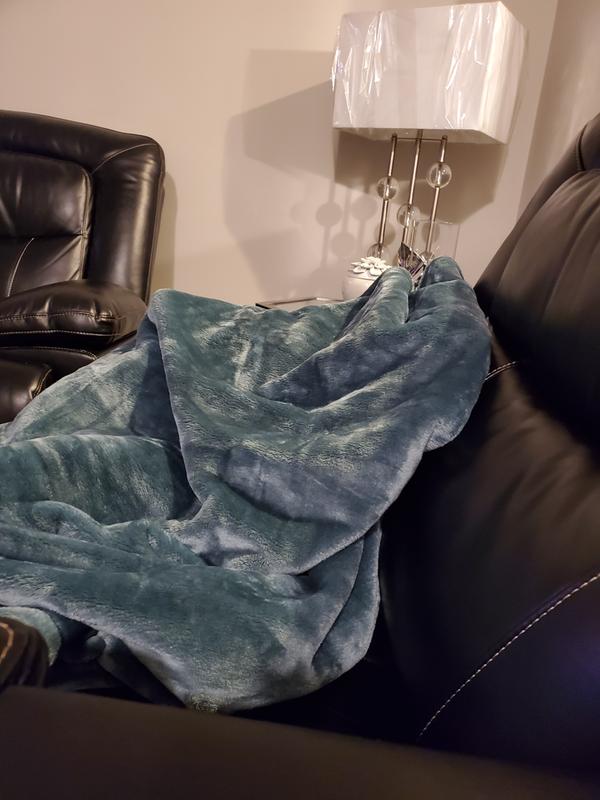 VelvetLoft® Plush Throw Blanket Bed Bath and Beyond Canada