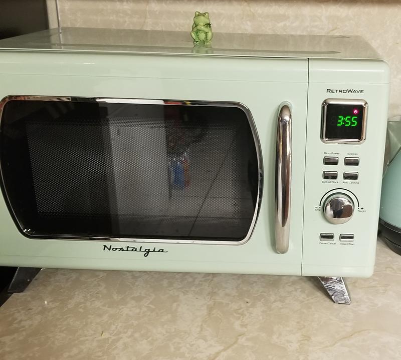 8 Cook Settings Renewed 900-Watt Countertop Microwave Oven With LED Display 5 Power Levels Ft Seafoam Green Nostalgia MCMO9FTSG Mid-Century Retro 0.9 Cu 