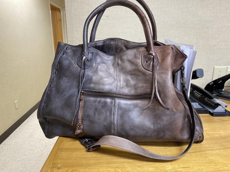 Customer photo for "My favorite purse. Color is"