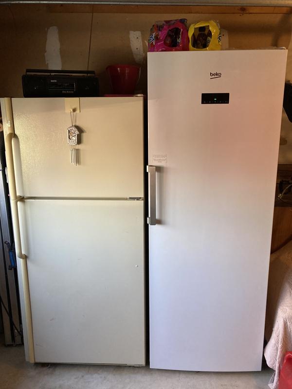 28 Inch Upright Freezer with Ice Maker - BUFR2715SSIM | BEKO