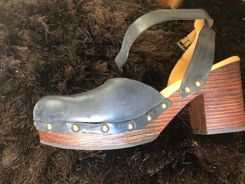 korks meru platform clog