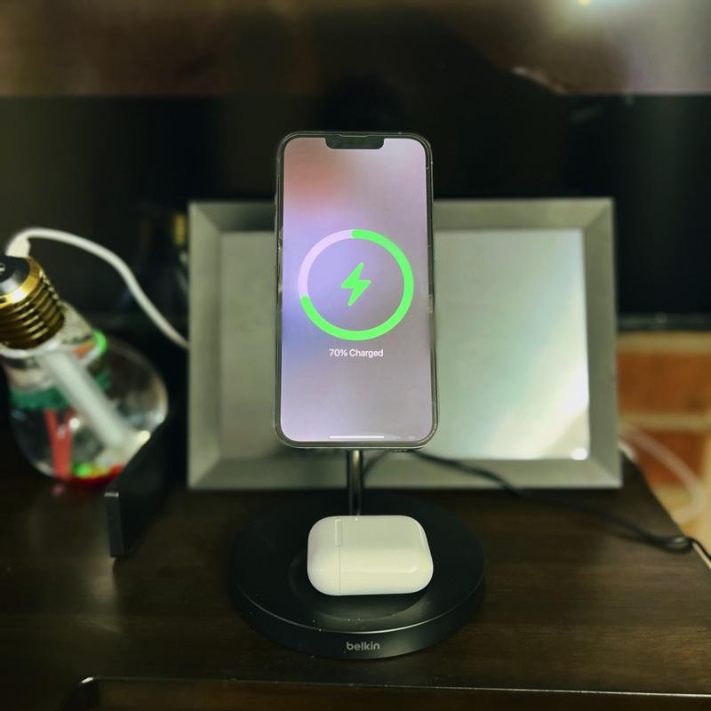 Belkin BOOST↑CHARGE Pro 2-in-1 Wireless Charger Stand with MagSafe - White