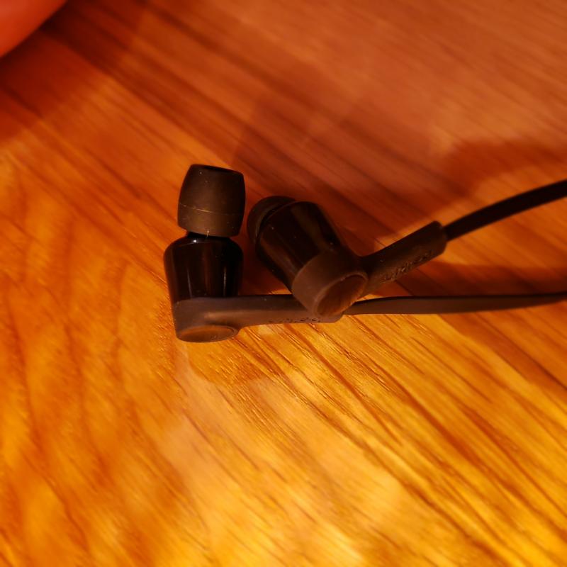 Bump and divot for left and right identification.